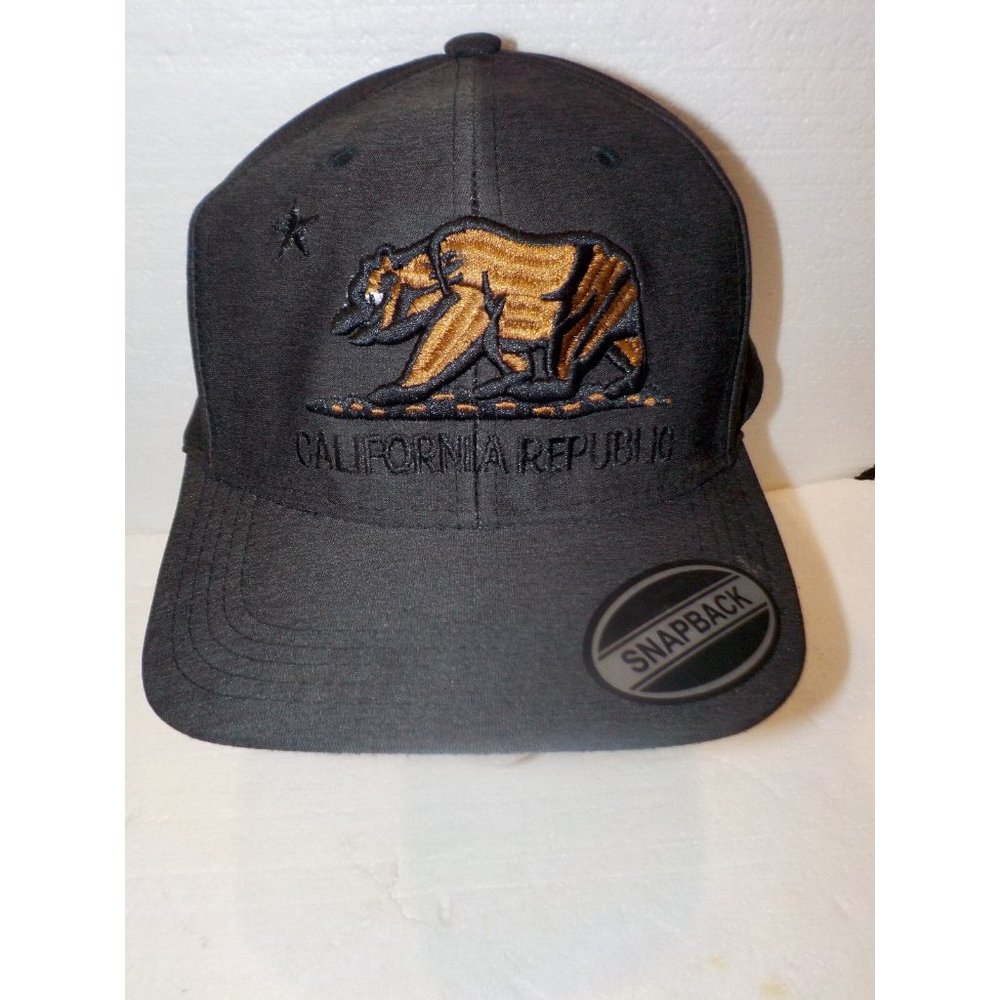 NWT California Republic Black Snapback Embroidered Brown Bear Hat Ball Cap